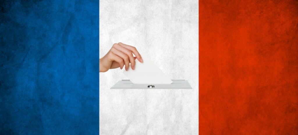 Vote blanc Bulletin blanc votant sur fond de drapeau national français