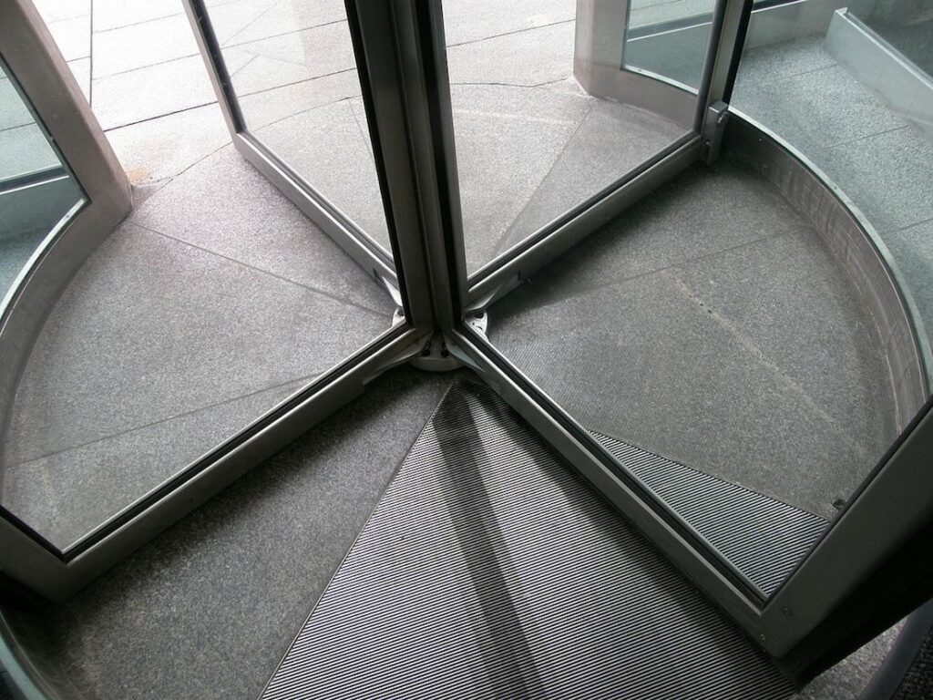 Revolving-door / Porte-tambour