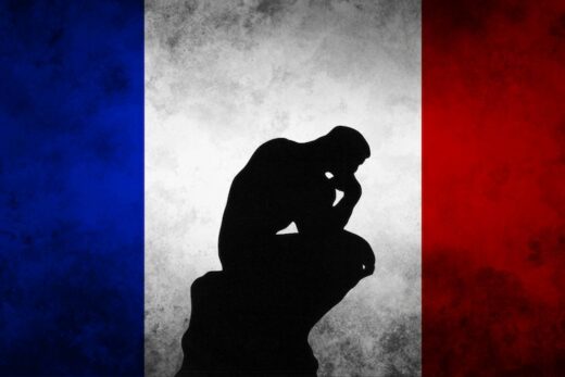 Ombre du penseur de Rodin sur fond de drapeau de La France