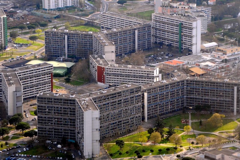 Photos immeubles organisées en tripodes formant des Y