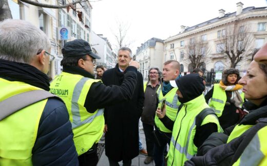 Jean Lassalle avec des Gilets Jaunes