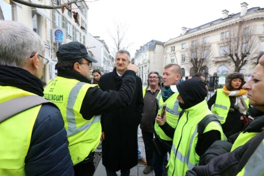 Jean Lassalle avec des Gilets Jaunes